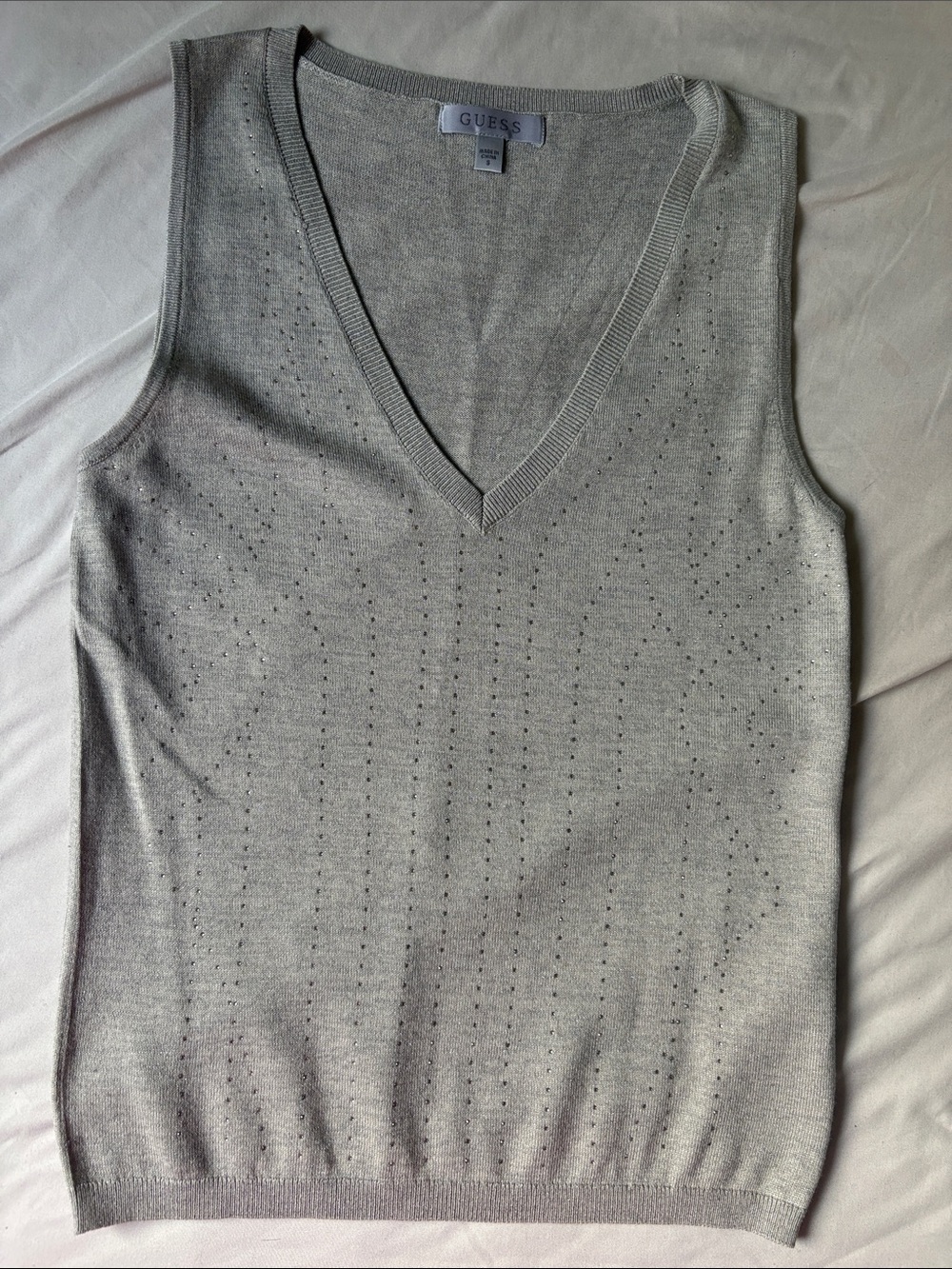 GUESS Light Gray V-Neck Sleeveless Knit Vest